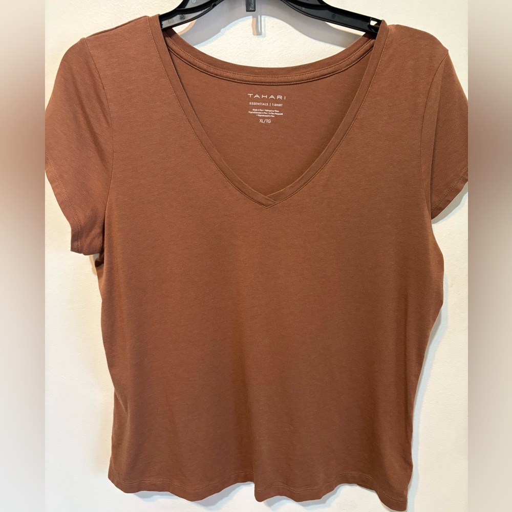 Tahari Women's Cocoa Short Sleeve V-Neck Tee. Size X-Large